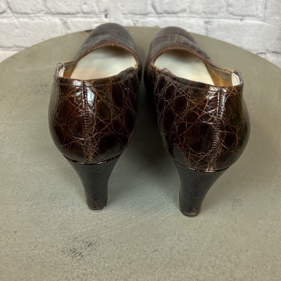 VINTAGE Elegant Brown Embossed Custom Heels, Size 8.5 AA - Picture 4 of 10
